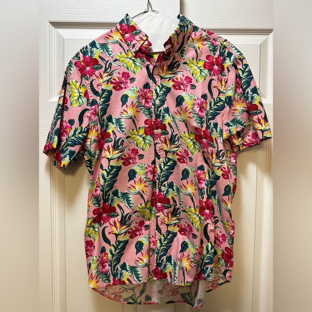 Beautiful Pink Hibiscus Ralph Lauren short sleeve cotton button-down shirt!